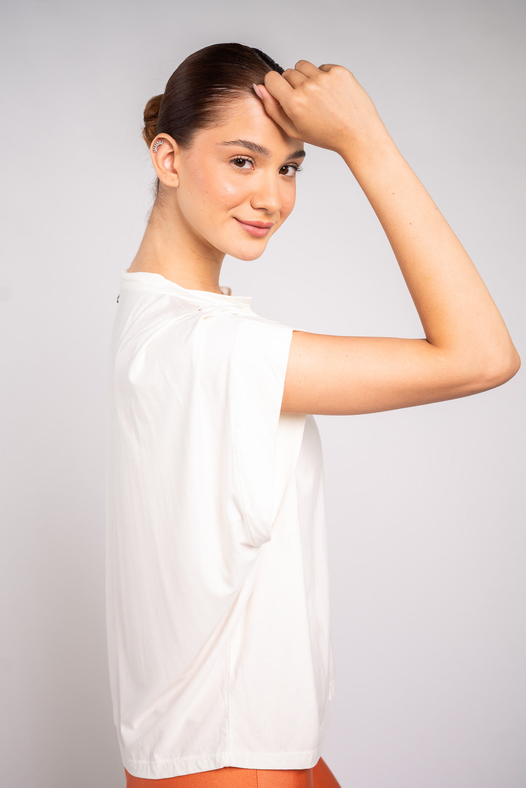 BLUSA MG CURTA PREGAS OFF WHITE