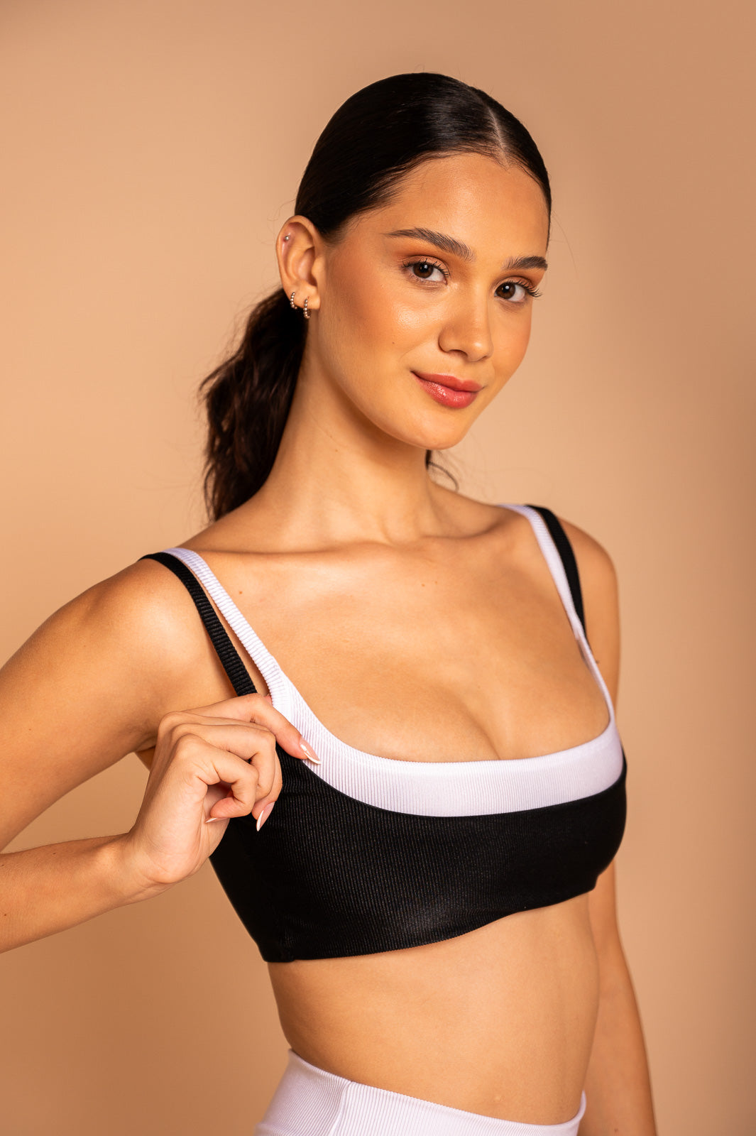 TOP RIB BICOLOR PRETO/ BRANCO