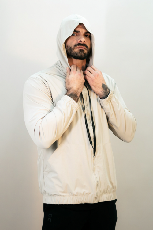 CASACO WINDBREAK C/ CAPUZ MASCULINO AREIA