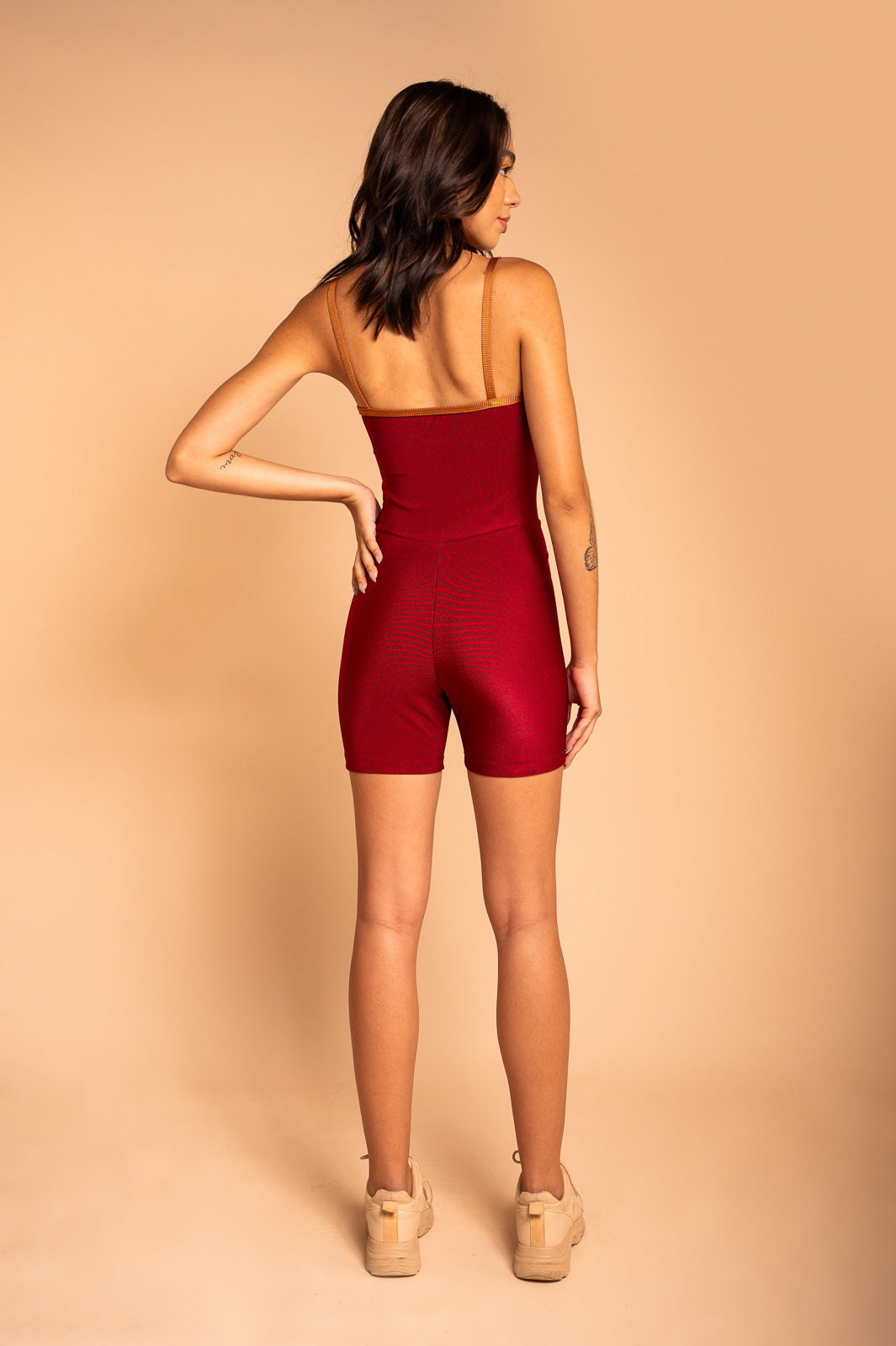 MACAQUINHO BICOLOR ALÇA CARMIM/ CONHAQUE