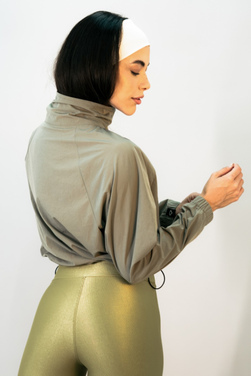 CASACO WINDBREAK CURTO C/ REGULADOR FEMININO CASTANHO