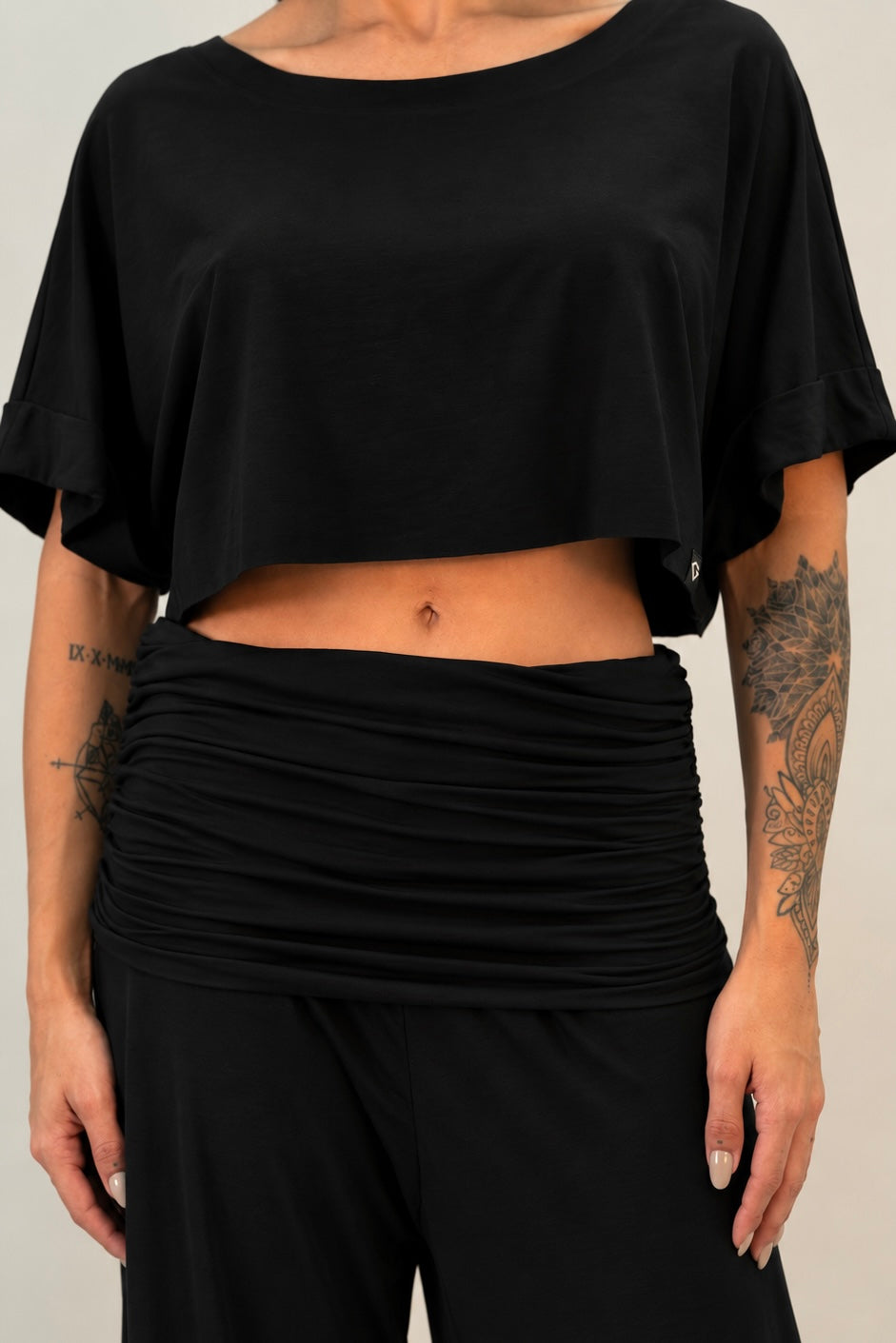 BLUSA CROPPED MG DOBRADA FEMM PRETA