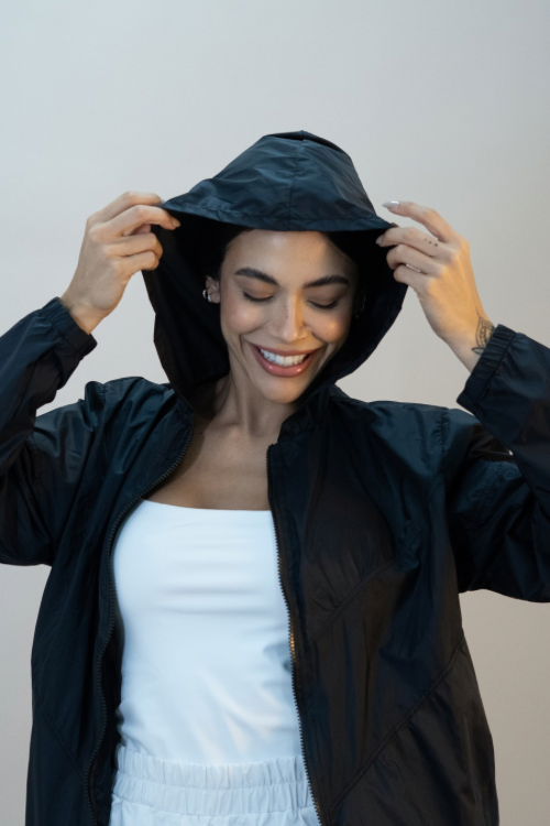 CASACO WINDBREAK RECORTES FEMININO PRETO