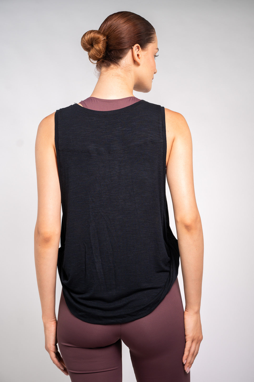 BLUSA TORCIDA LATERAL PRETA