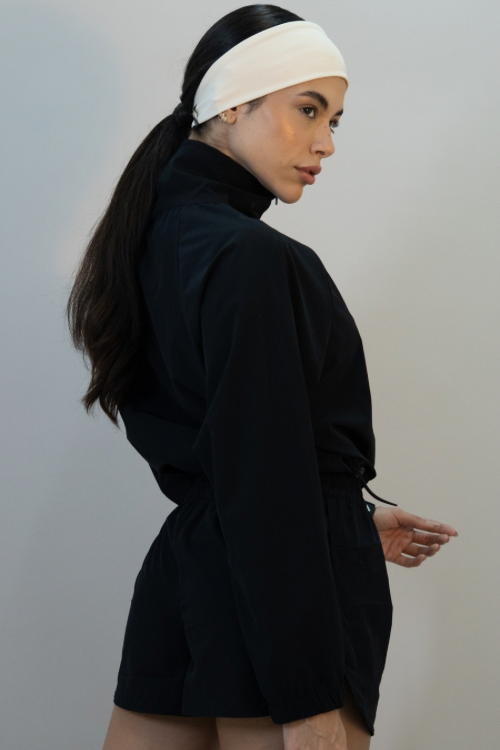 CASACO WINDBREAK CURTO C/ REGULADOR FEMININO PRETO