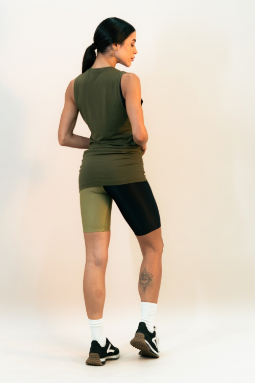 BLUSA LONGA COM PREGAS LATERAL VERDE