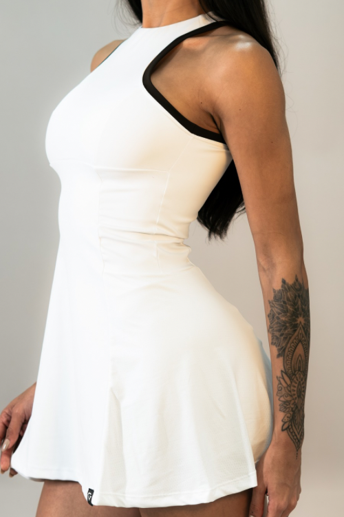 VESTIDO BEACH TÊNIS DECOTE E CAVA BICOLOR BRANCO