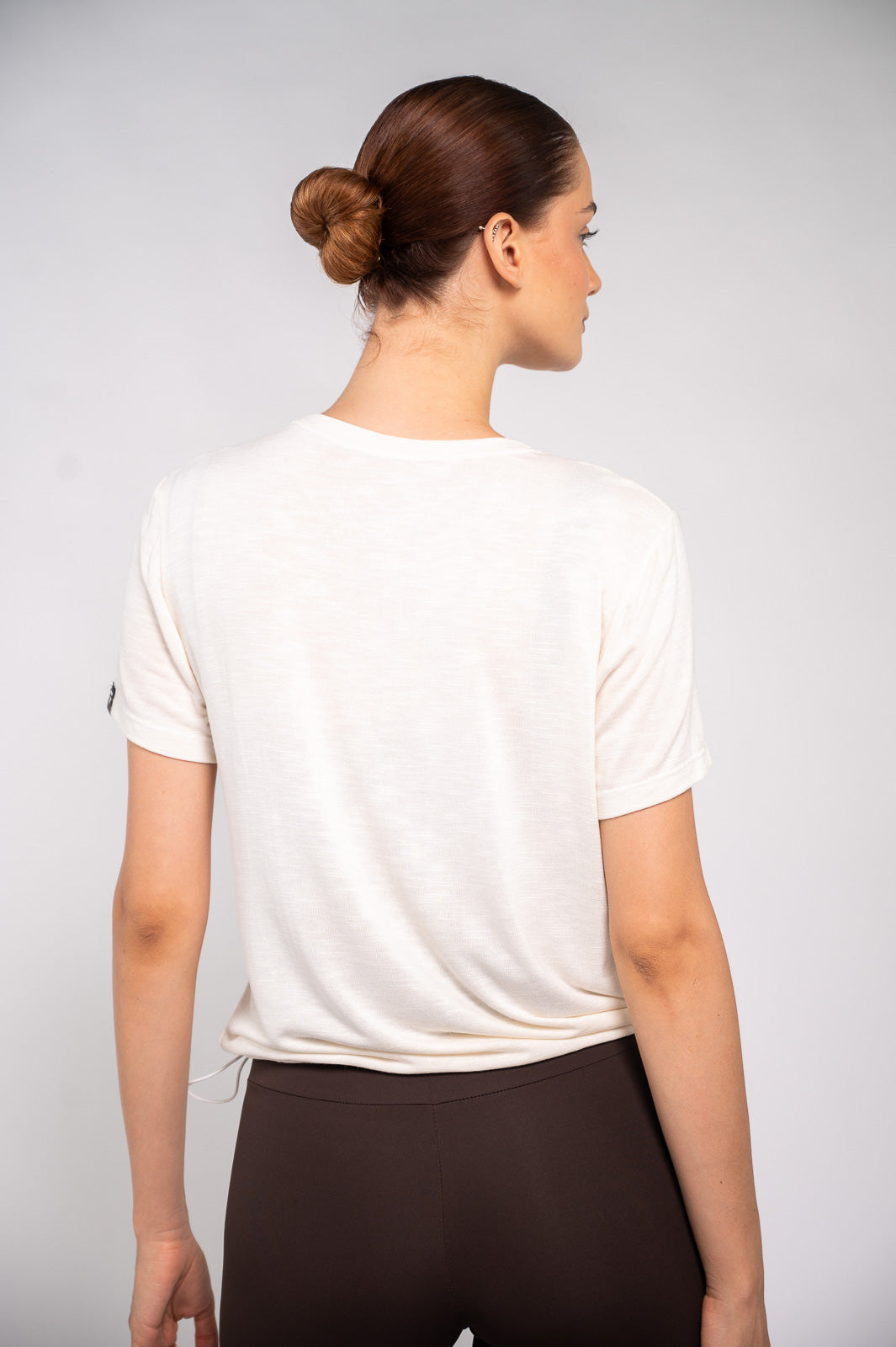 BLUSA MG CURTA C/ ELÁSTICO E REGULADOR OFF WHITE