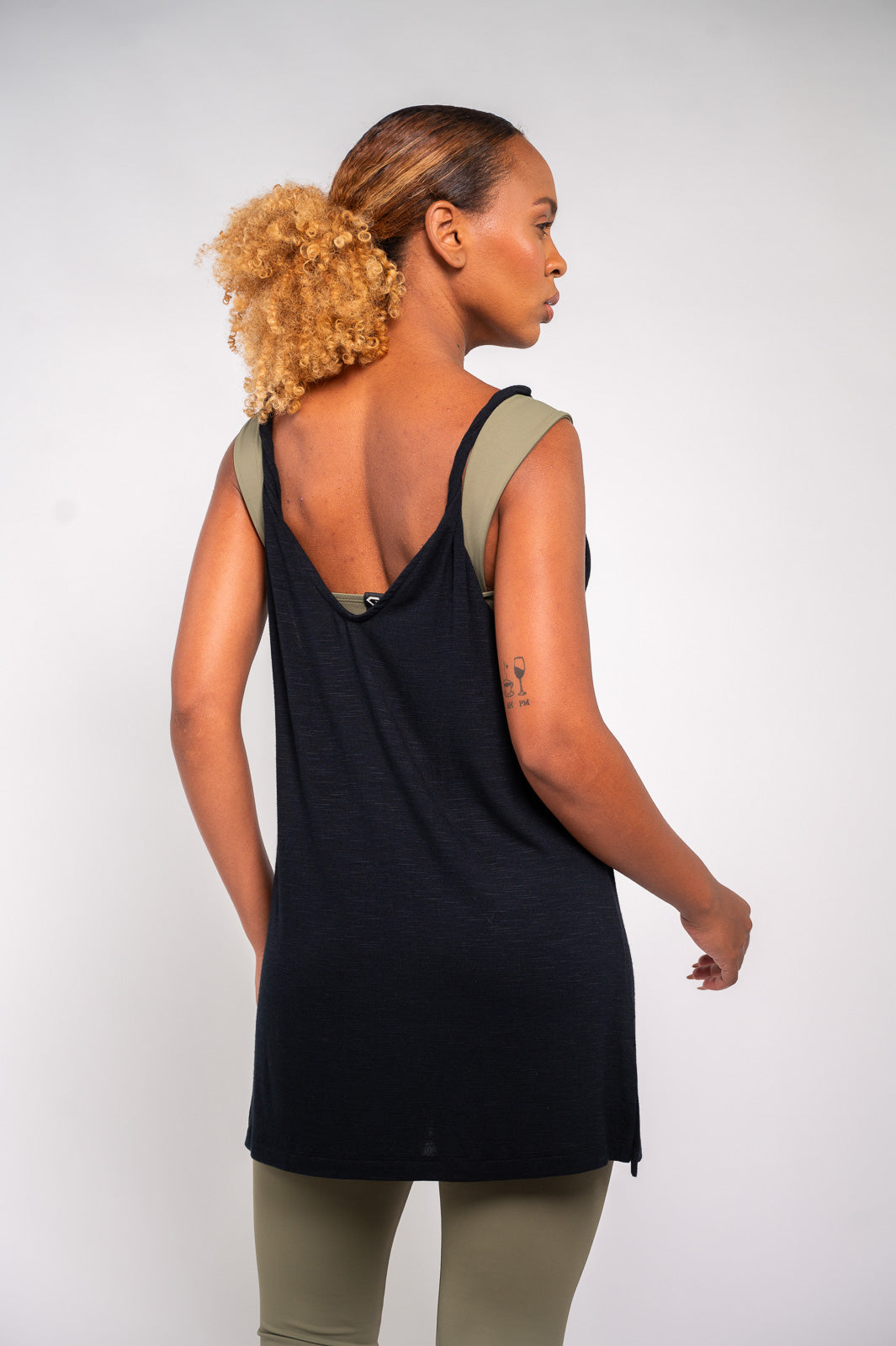 CAMISETA ALÇA TORCIDA DEC V  PRETA