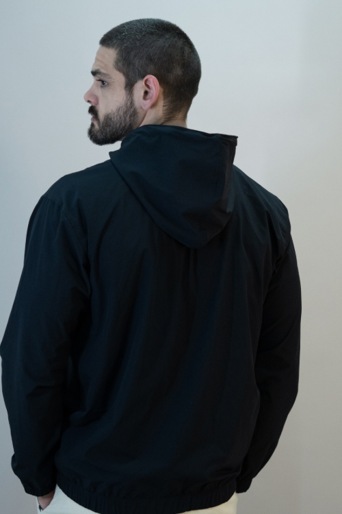 CASACO WINDBREAK C/ CAPUZ MASCULINO PRETO