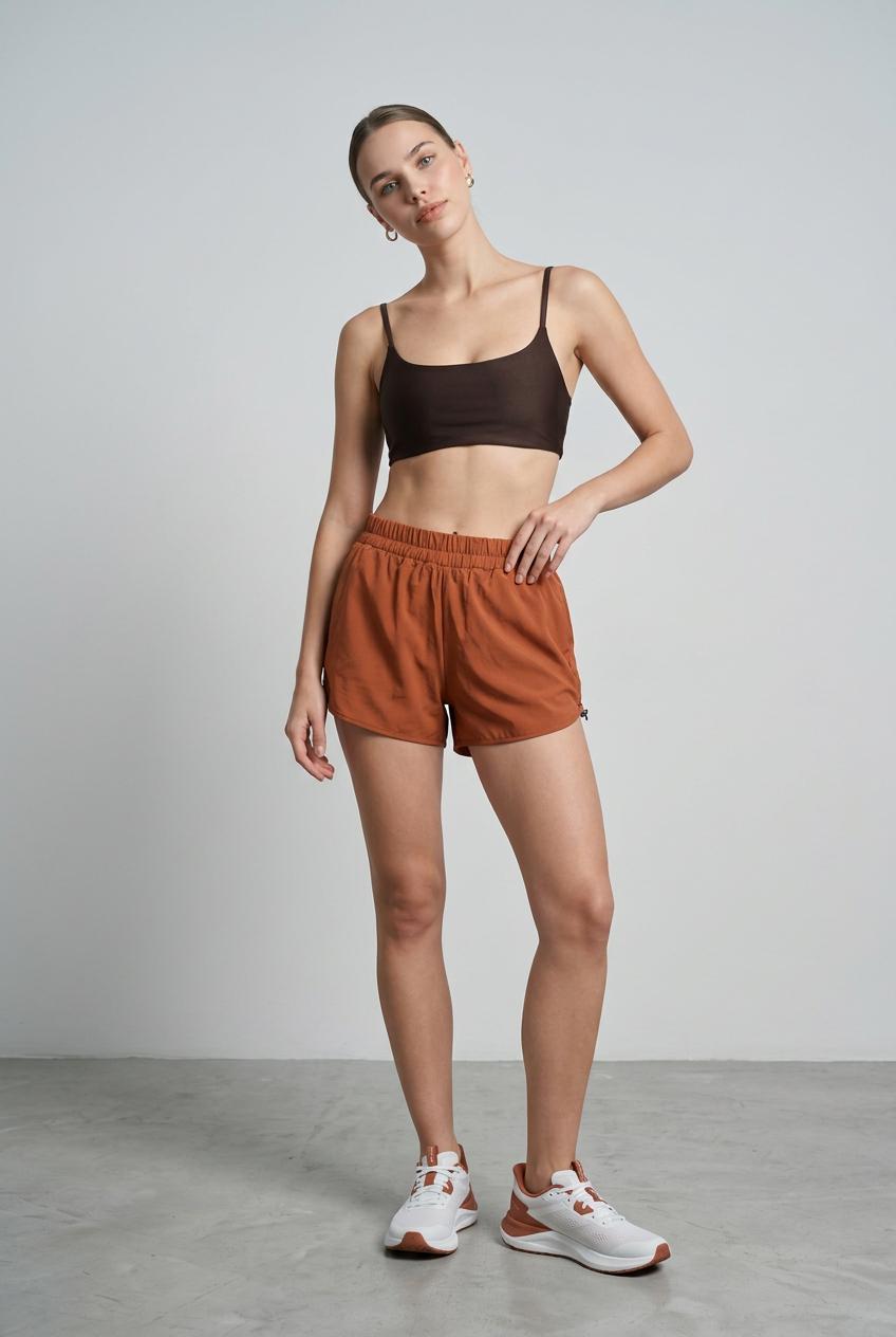 TOP BÁSICO ALÇA FINA MARROM COFFEE