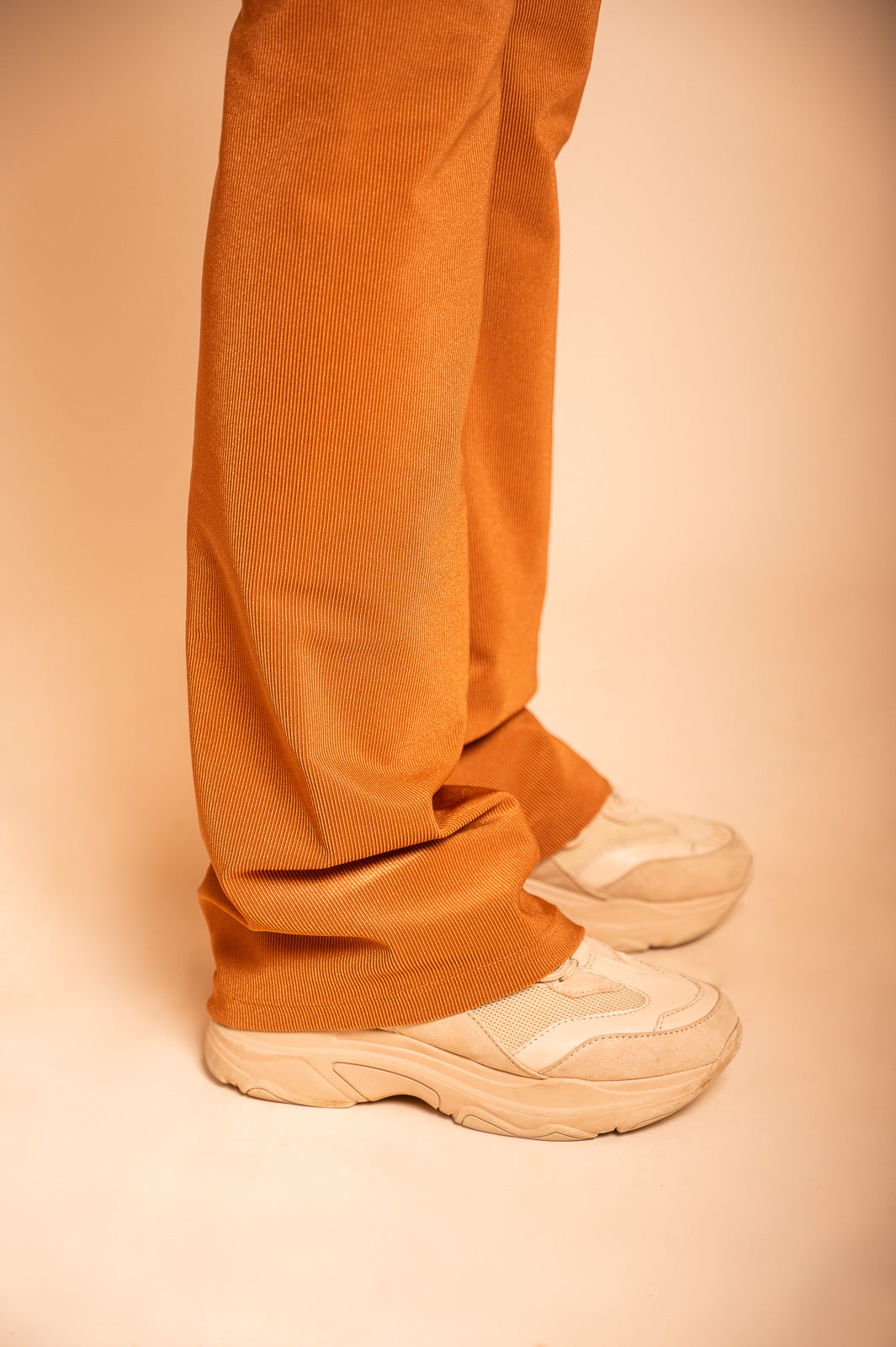 CALÇA FLARE CONHAQUE