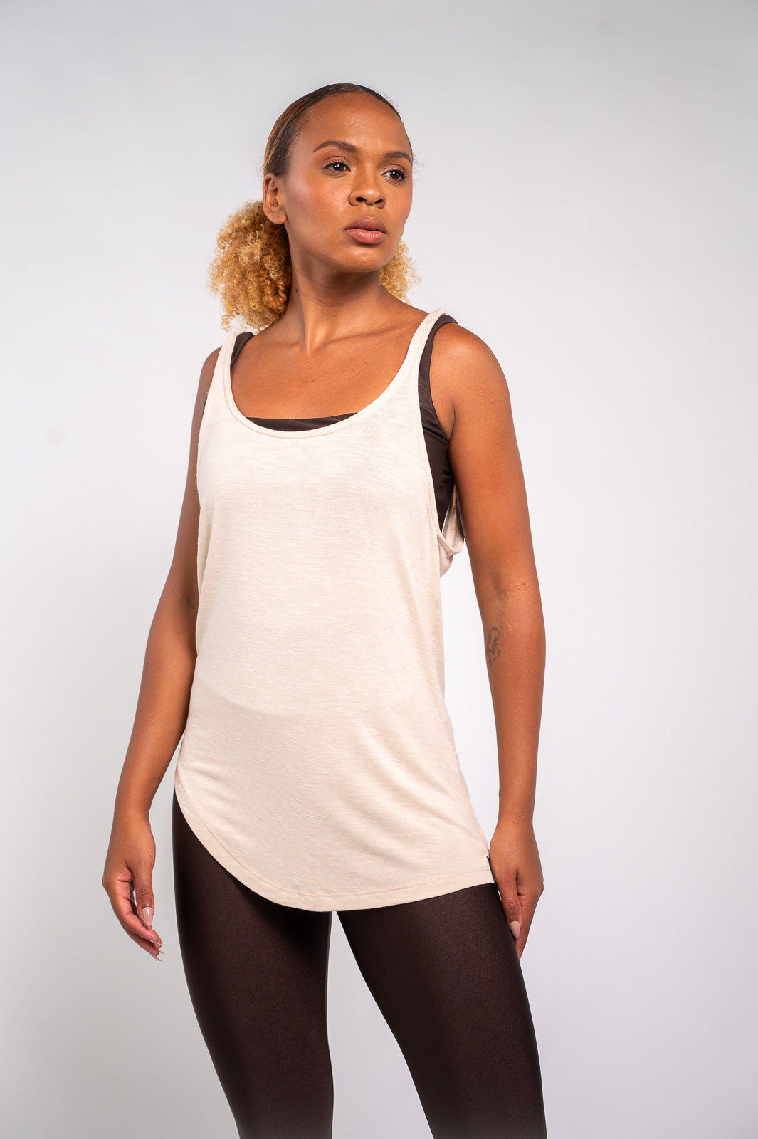 CAMISETA ASSIMÉTRICA DEC U NUDE