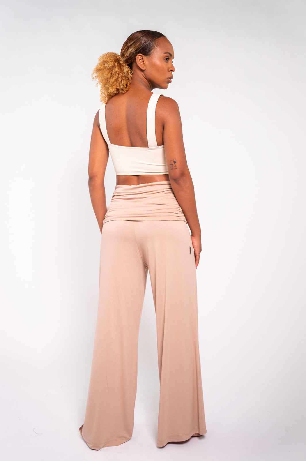 TOP DEC RETO ALÇA LARGA OFF WHITE