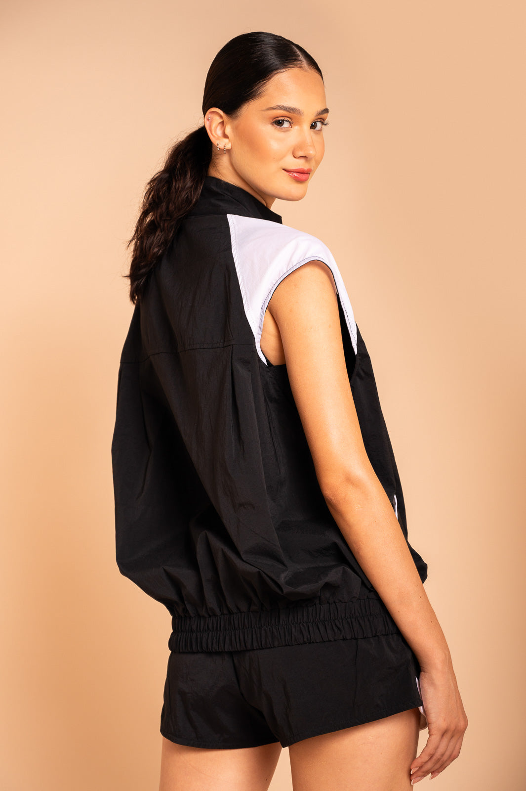 COLETE BICOLOR C/ ZIPER PRETO