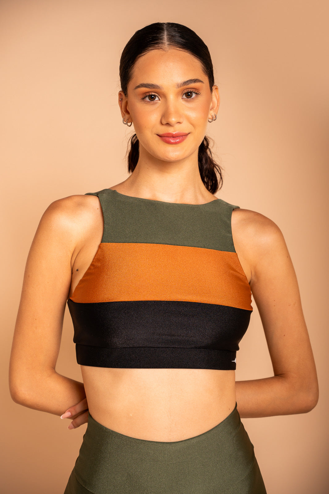 TOP TRICOLOR HORIZONTAL VERDE/ CONHAQUE/ PRETO