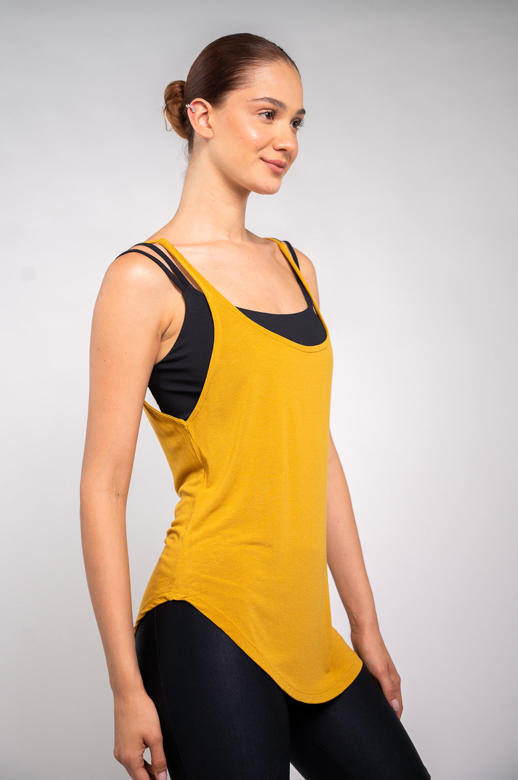 CAMISETA ASSIMÉTRICA CURRY