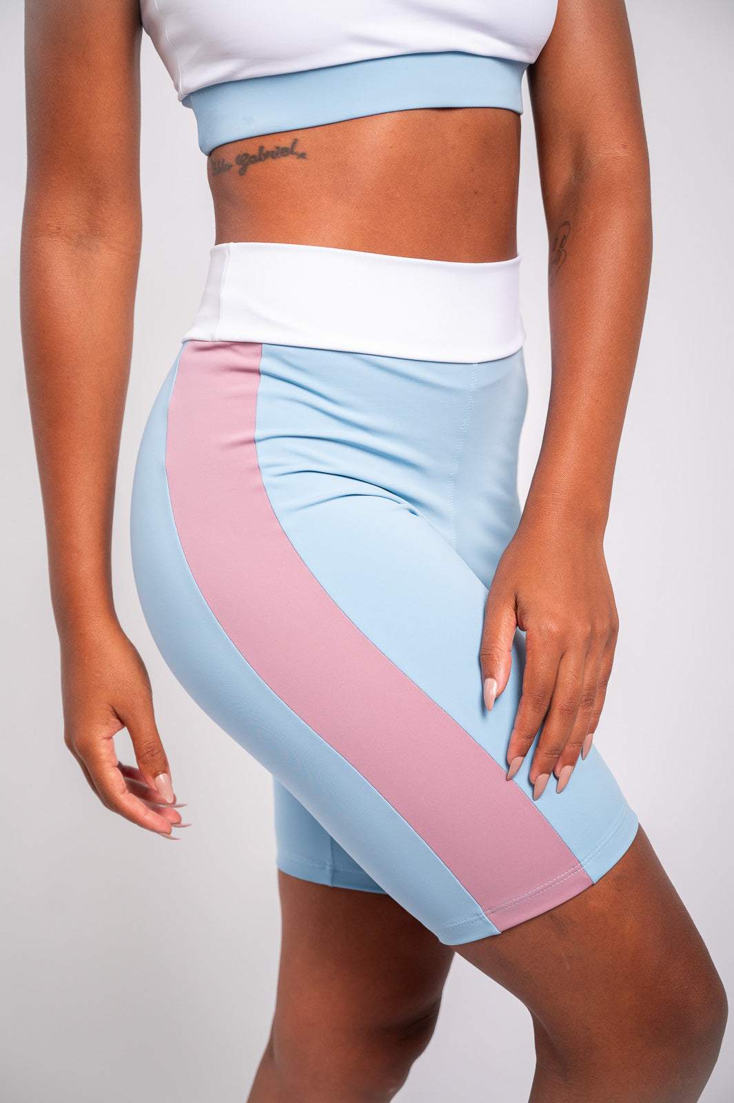 BERMUDA TRICOLOR BRANCA/ROSA/AZUL SKY