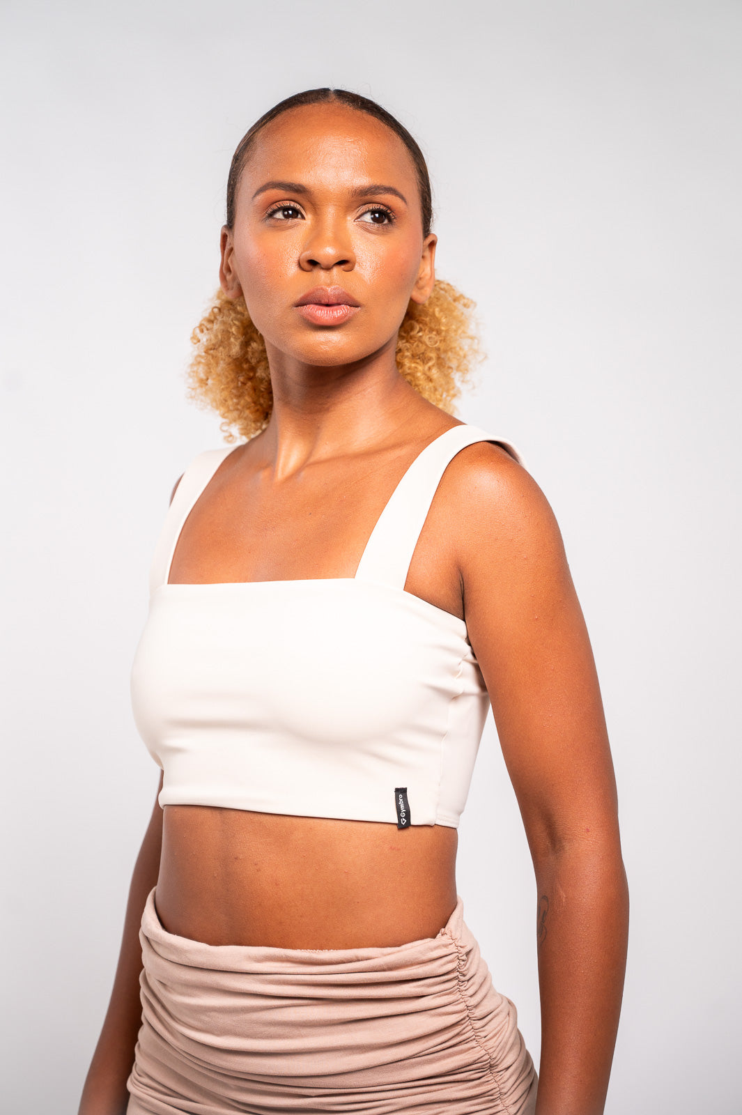 TOP DEC RETO ALÇA LARGA OFF WHITE