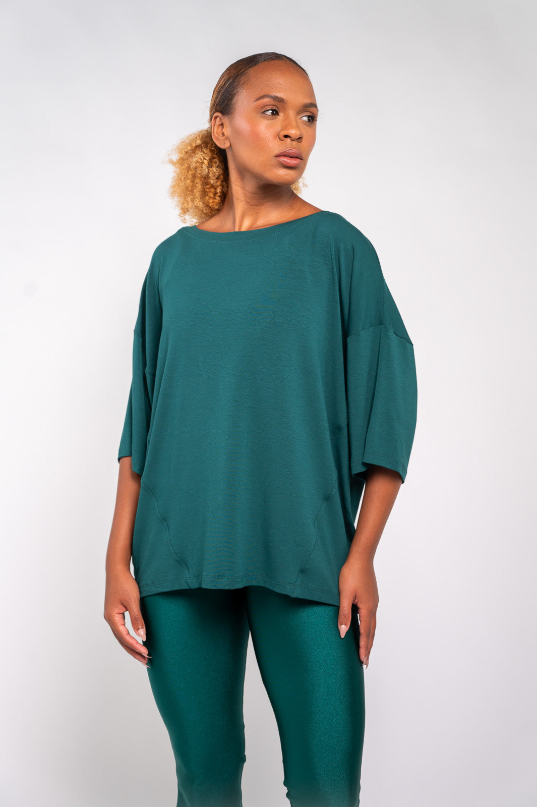 BLUSA AMPLA RECORTES VERDE