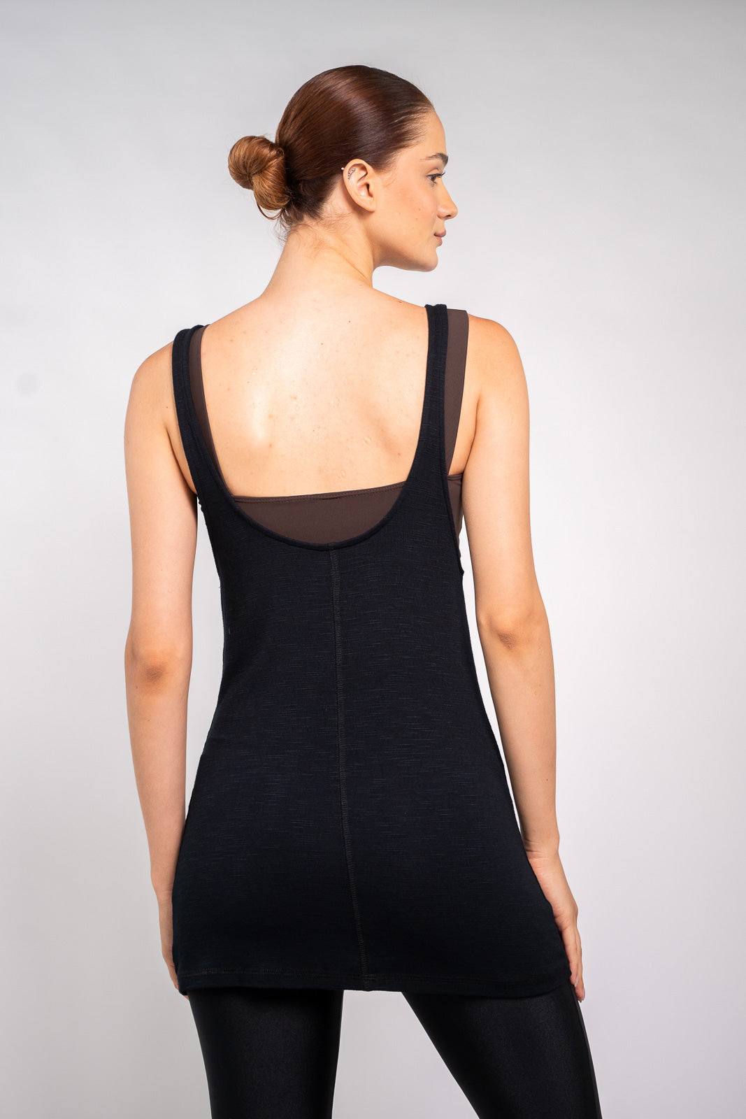 CAMISETA BÁSICA RECORTE VERTICAL PRETO