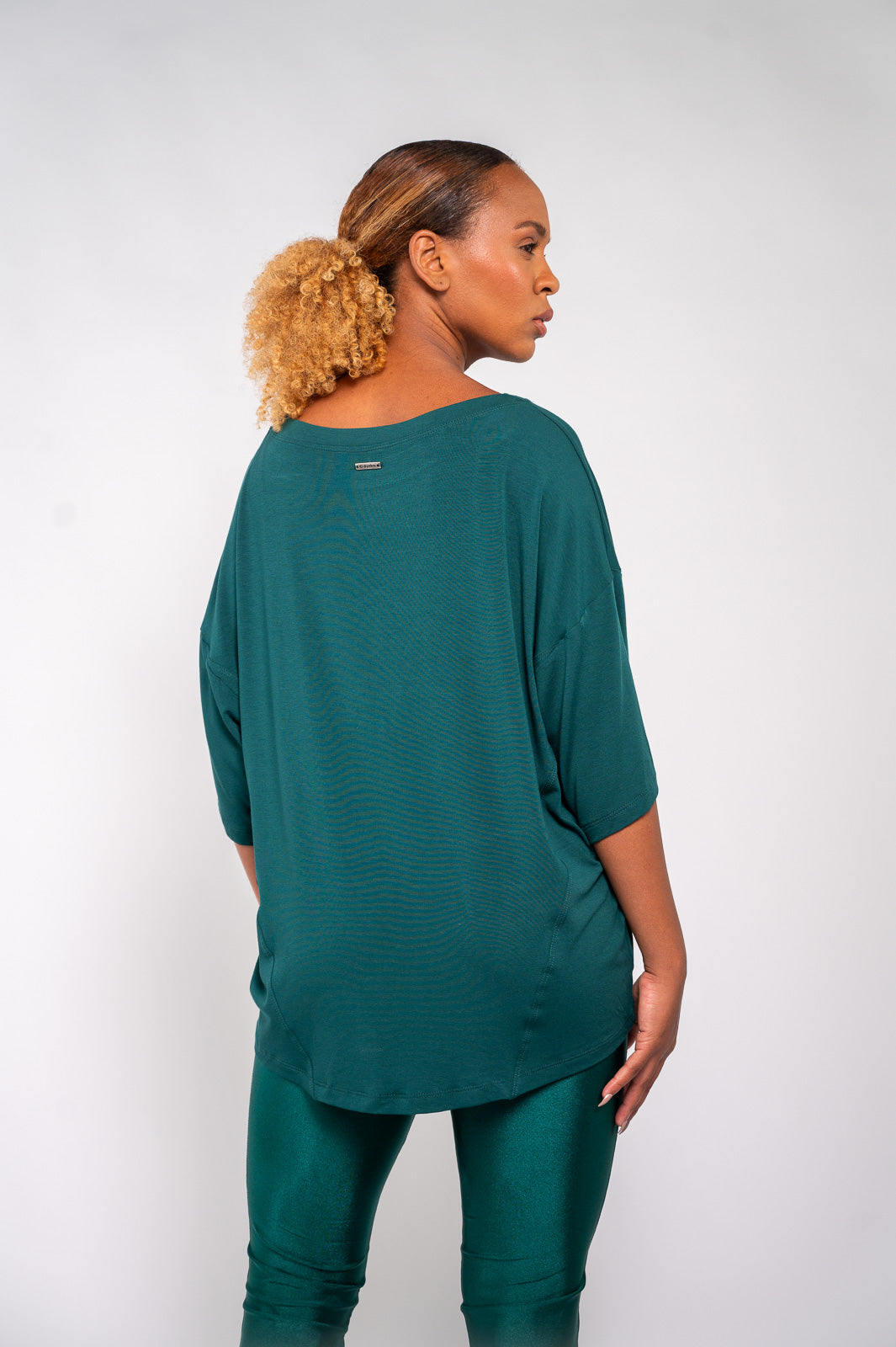 BLUSA AMPLA RECORTES VERDE