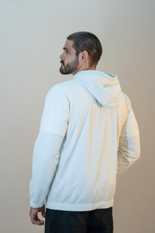 CASACO WINDBREAK C/ CAPUZ MASCULINO OFF WHITE