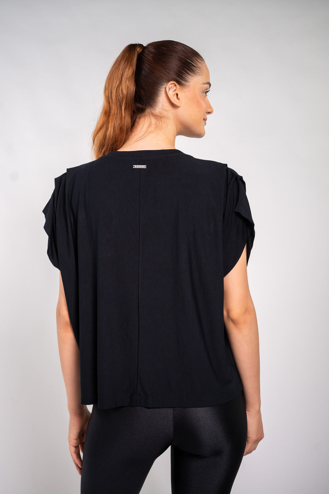 BLUSA MG CURTA PREGAS PRETA