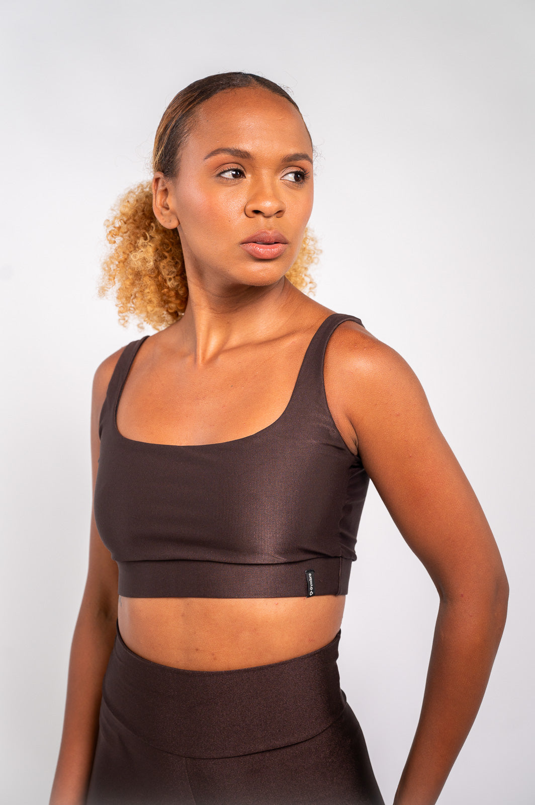 TOP BÁSICO CAMISETA MARROM COFFEE