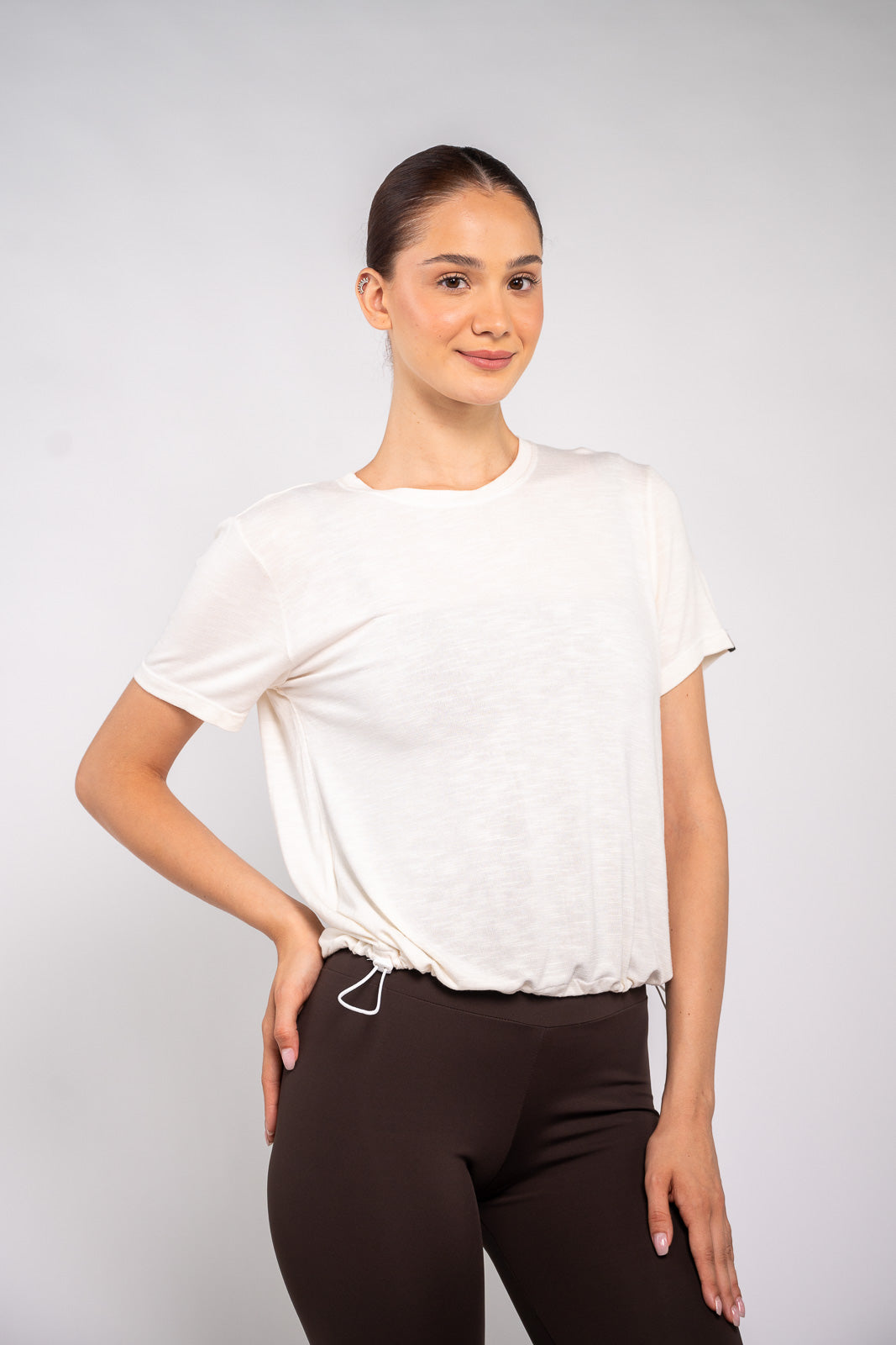 BLUSA MG CURTA C/ ELÁSTICO E REGULADOR OFF WHITE