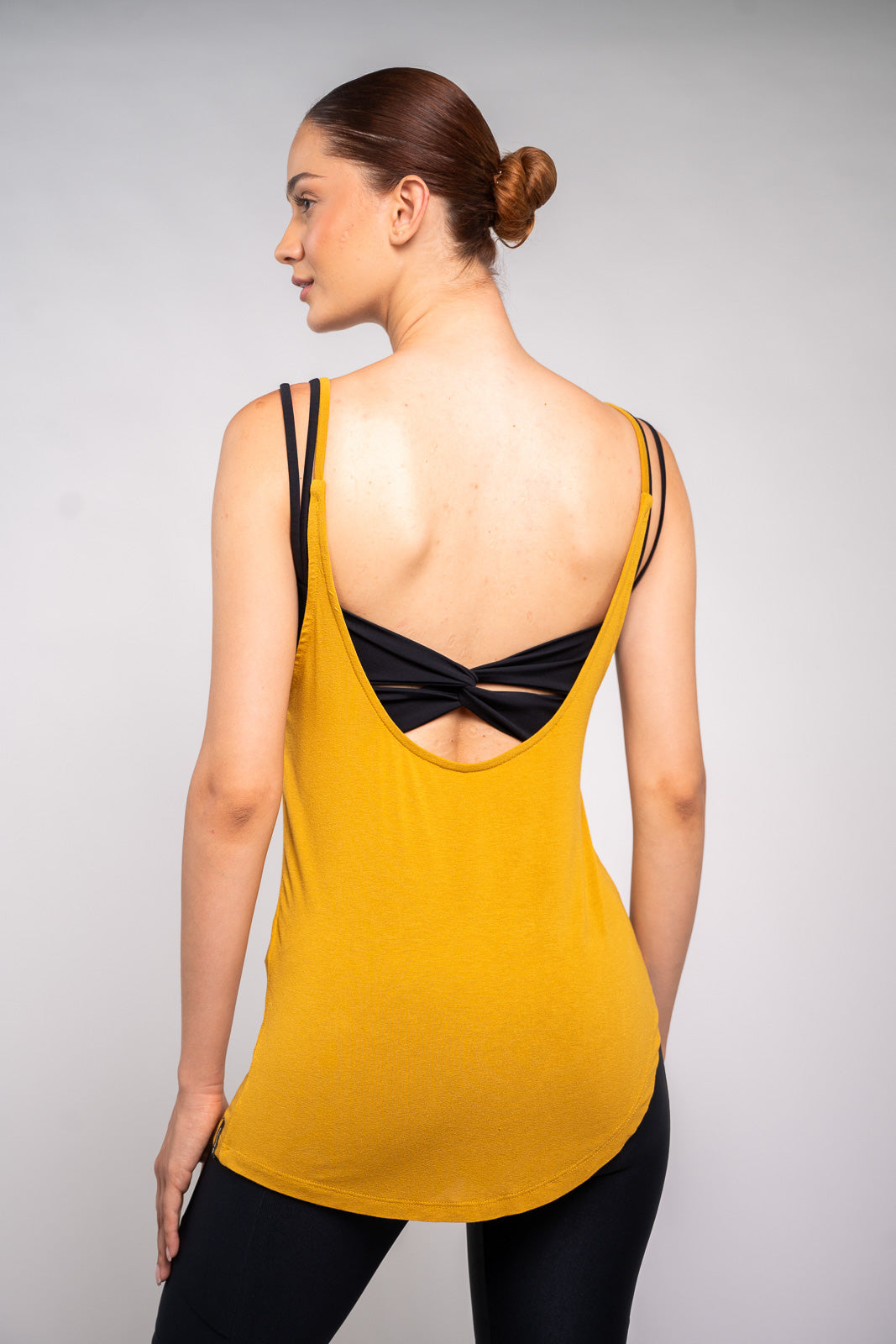 CAMISETA ASSIMÉTRICA CURRY