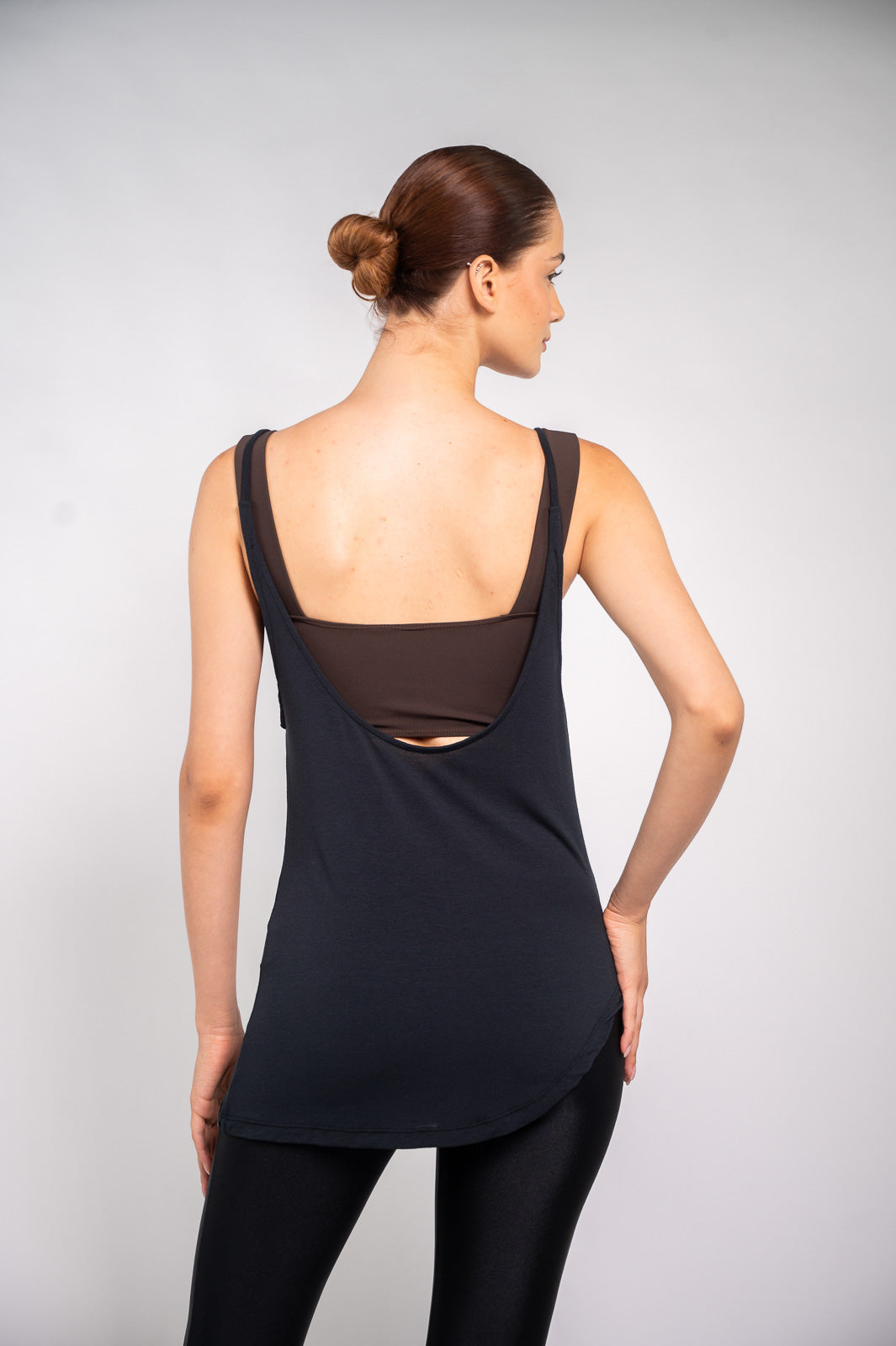 CAMISETA ASSIMÉTRICA PRETA