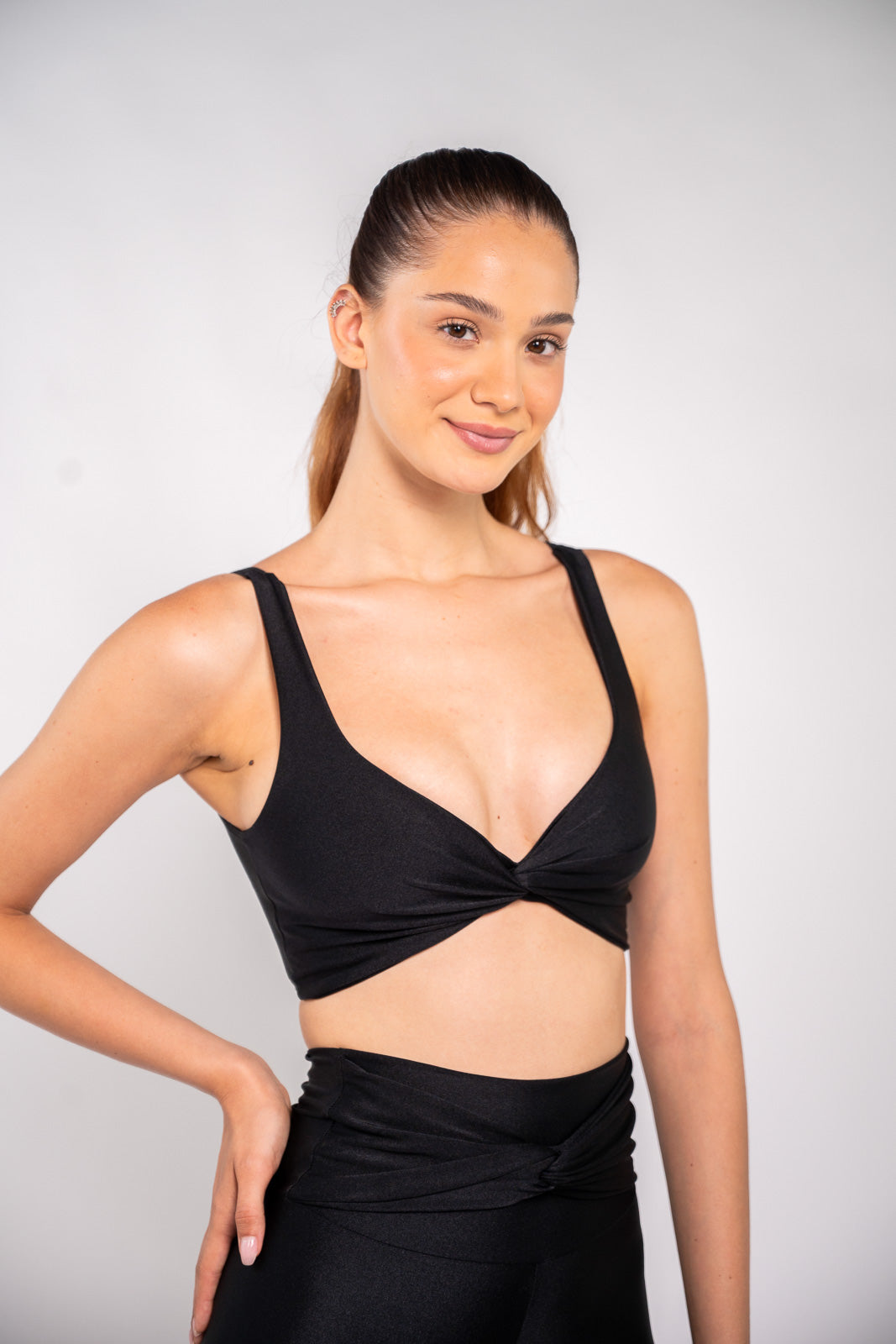 TOP TORCIDO FRENTE PRETO